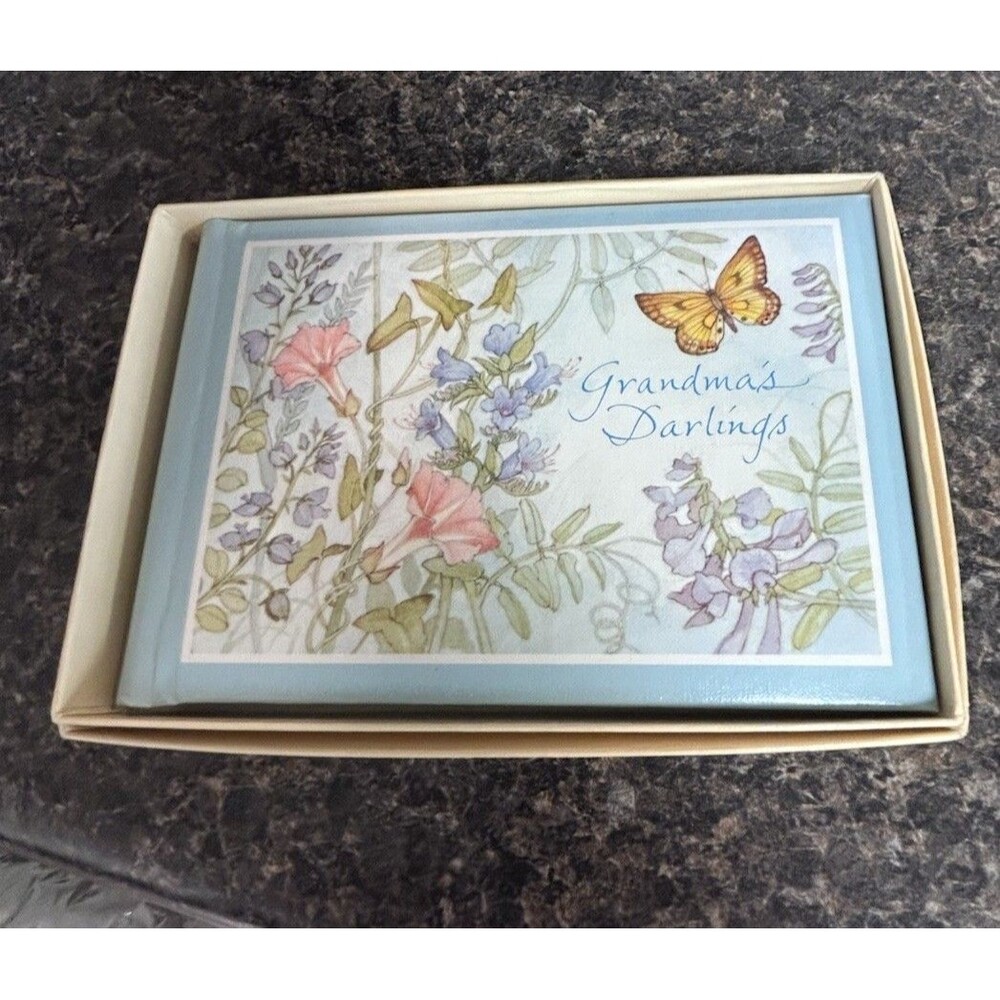 1982 Hallmark Grandma's Darlings Brag Book Photo Album Holds 20, 3 1/2" x 5" Box